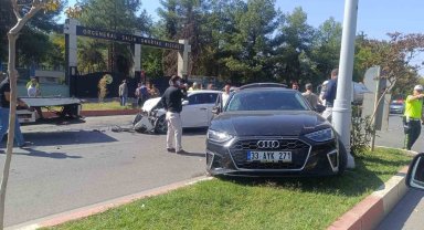 Siirt'te iki otomobil çarpıştı: 4 yaralı