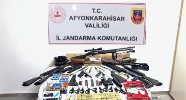 Silah kaçakçısını jandarma yakaladı