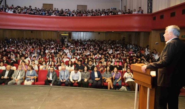 Sınava girecek öğrencilere motivasyon toplantısı