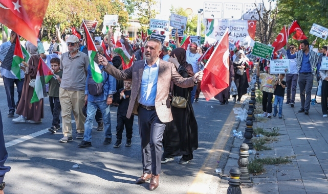 Sincan Belediye Başkanı Murat Ercan Filistin'e destek yürüyüşüne katıldı