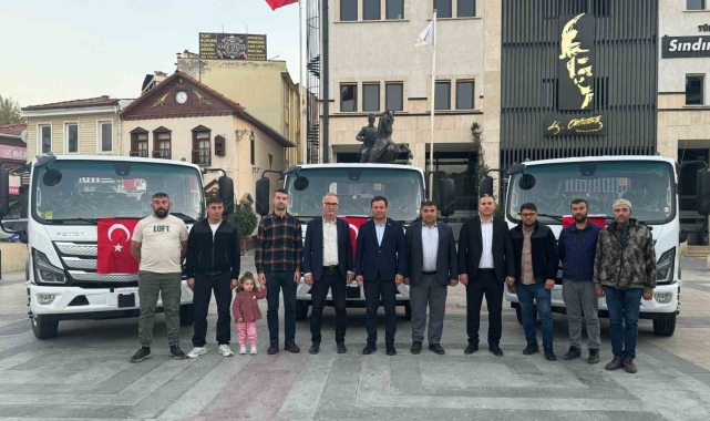Sındırgı Belediyesi'ne 5 hizmet aracı