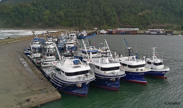 Sinop’ta balıkçı tekneleri limana sığındı