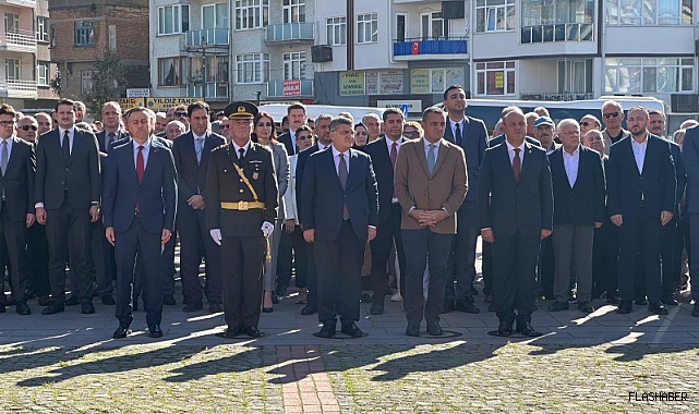 Sinop’ta Cumhuriyet Bayramı, çelenk töreniyle başladı