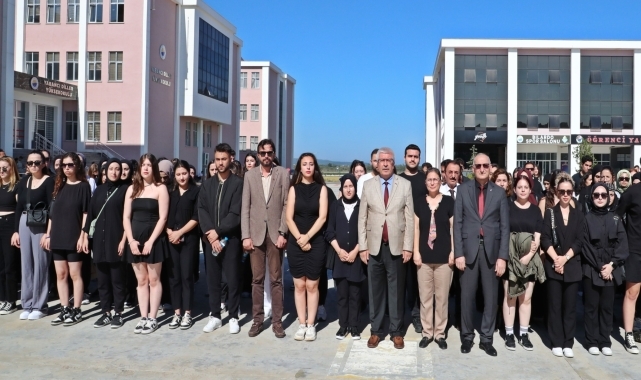 Sinop'ta üniversite öğrencilerinden kadın ve çocuk cinayetleri için sessiz protesto