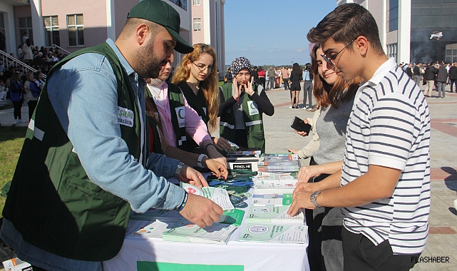 Sinop'ta Yeşilay, öğrencileri bağımlılık ve zararlı maddeler konusunda bilgilendirdi