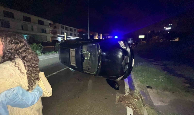 Sinop'ta kontrolden çıkan araç yan yattı
