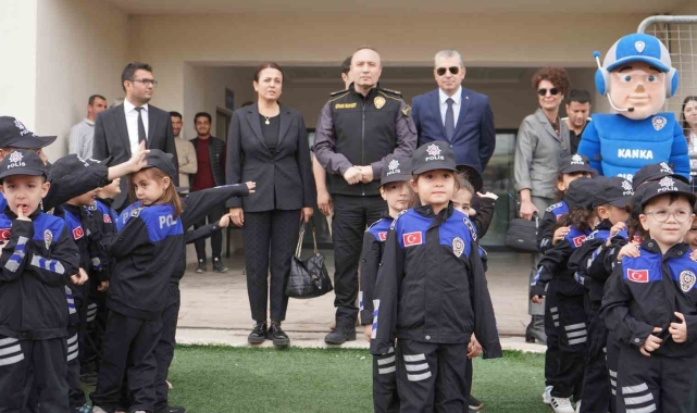 Şırnak'ta polis ve çocuklar gökyüzünü birlikte şenlendirdi