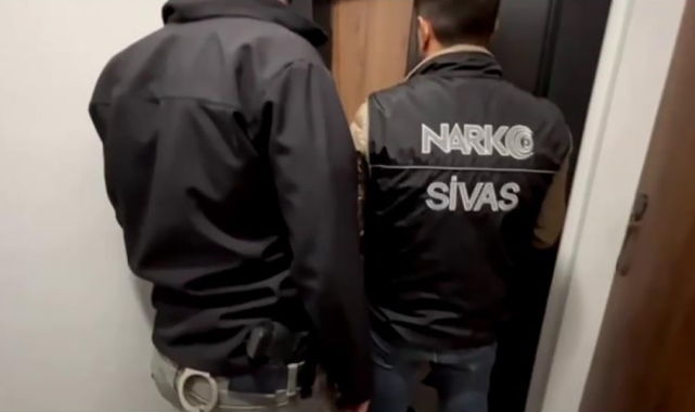 Sivas'ta 5 milyon TL'lik kağıda emdirilmiş uyuşturucu ele geçirildi
