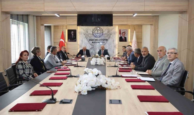 Sivas'ta mesleki eğitim çalışmaları ele alındı