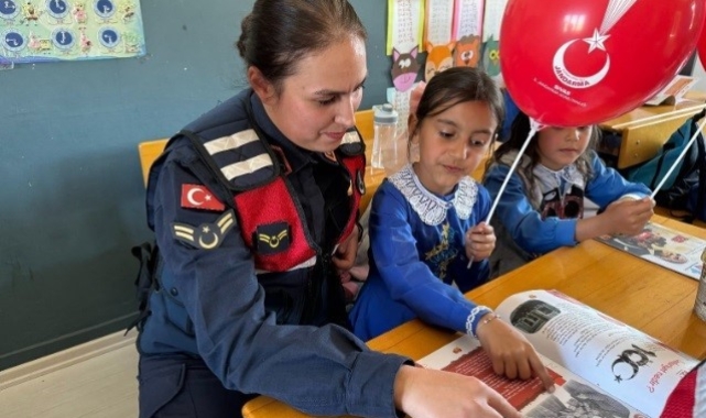 Sivas&#039;ta &#039;Tim Jandarma&#039; ile çocuklara güvenlik eğitimi