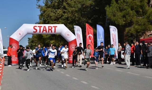 Söğütte 2'inci Cumhuriyet Koşusu gerçekleştirildi