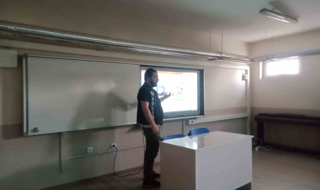 Soma Canlar Ortaokulu'nda narkotik polisi semineri düzenlendi