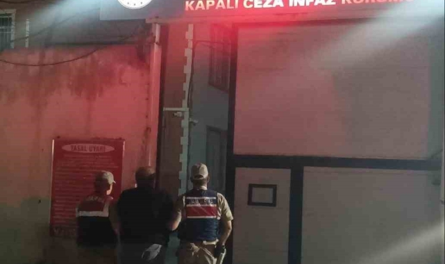Sosyal medya üzerinden terör propagandası yaptıkları belirlenen 2 kişi yakalandı