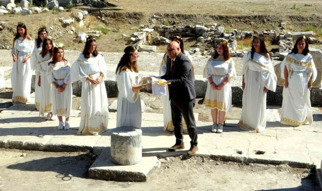 Stratonikeia'da 3 bin 500 yıllık anahtar taşıma töreni