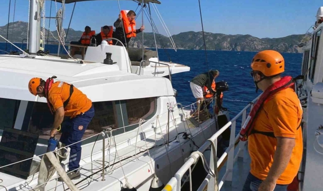 Su alan teknedeki su KIYEM ekiplerince tahliyesi yapıldı