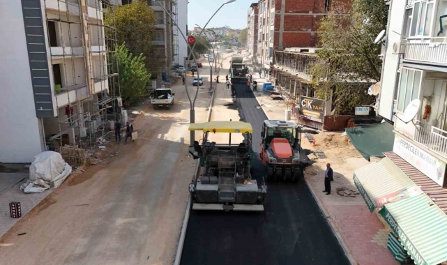 Sultan Fatih Caddesi'nde asfalt serim çalışmaları başladı