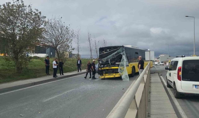 Sultangazi'de 2 İETT otobüsü çarpıştı: 1 çocuk ile 1 kadın yaralandı