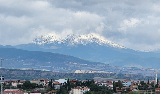 Suluova'nın yüksek kesimlerinde kar yağışı etkili oldu
