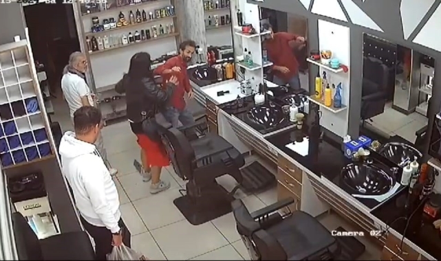 Takıntılı olduğu eski kocasının iş yerini basıp darp eden kadın kamerada