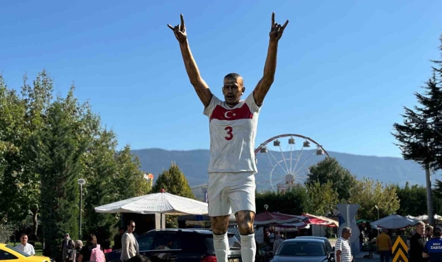 Tanju Özcan, Merih Demiral&#039;ın &quot;Bozkurt&quot; heykelini diktirdi