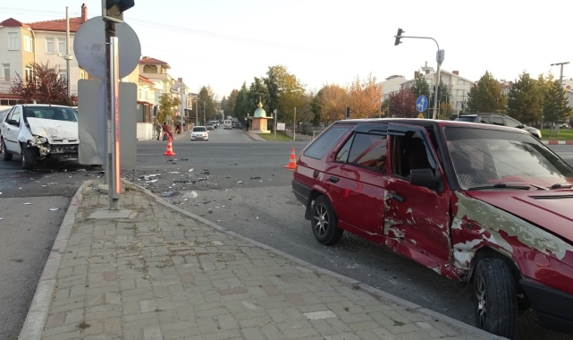 Tavşanlı'da trafik kazası, 3 yaralı
