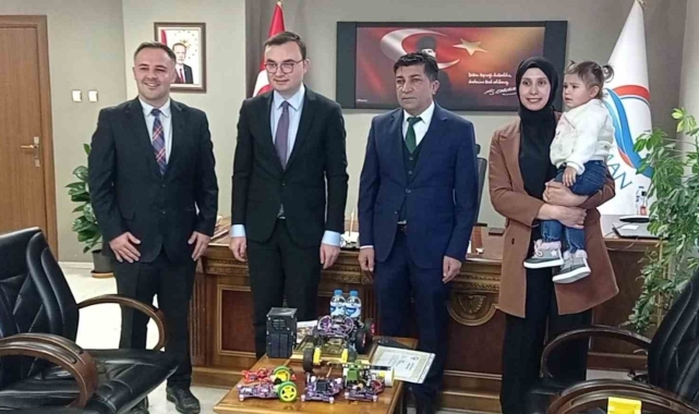 TEKNOFEST yarışmasında Türkiye 4'üncüsü olan çifte başarı ödülü