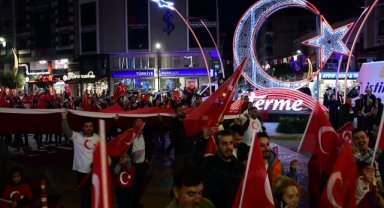 Terme'de fener alayı ve bayrak yürüyüşü yapıldı