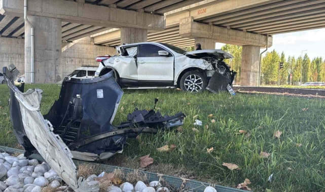 Tırla çarpışan milyonluk cip hurdaya döndü: 2 yaralı