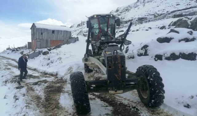 Trabzon'da ekiplerin kar mesaisi erken başladı