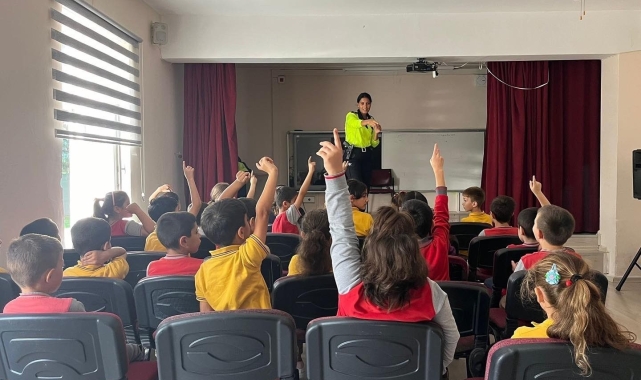 Trafik ekiplerinden öğrencilere eğitim