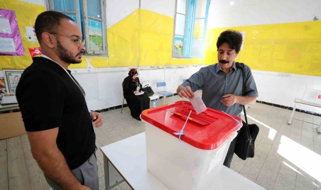 Tunus'ta halk cumhurbaşkanlığı seçimi için sandık başında