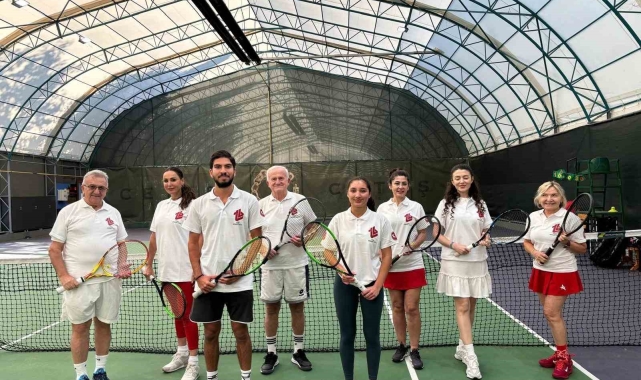Türk Böbrek Vakfı'nın düzenlediği 2. Cumhuriyet Tenis Turnuvası başladı