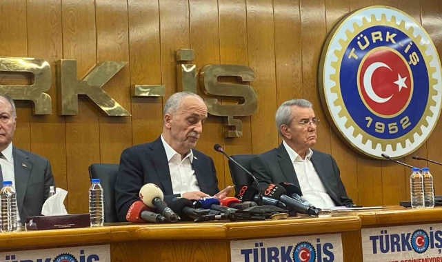 TÜRK-İŞ Genel Başkanı Atalay: "Anayasa değişikliğine hiç kimsenin ihtiyacı yoksa işçinin, işsizin, kadının, çocuğun ihtiyacı var"
