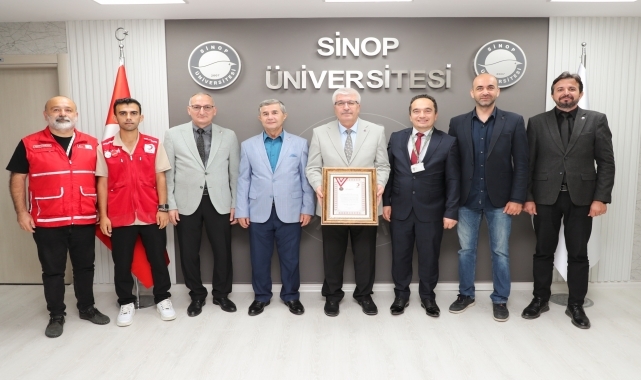 Türk Kızılay&#039;dan Sinop Üniversitesi&#039;ne bronz madalya