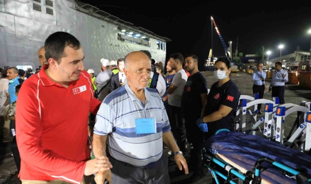 Türk Kızılay'dan Lübnan'dan tahliye edilenlere sıcak yemek