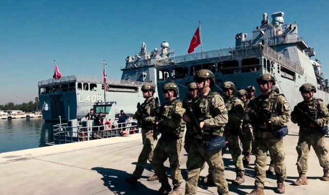 Türk tahliye gemileri Beyrut'a ulaştı
