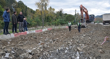 Türkeli'de yol yapım çalışmaları hızla devam ediyor