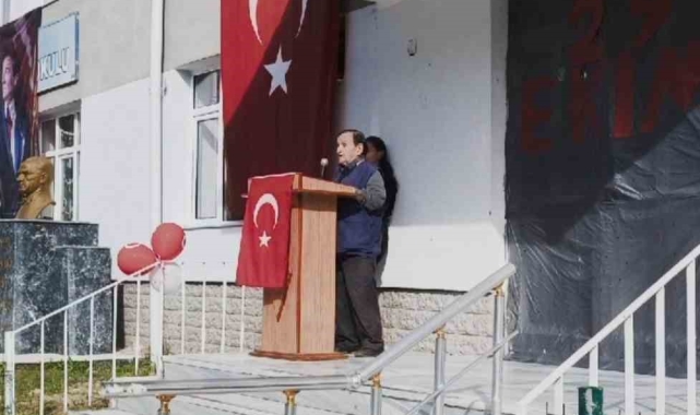 Türkeli'de 67 yıl önce okuduğu şiiri yeniden seslendirdi