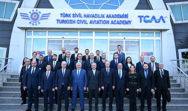 Ulaştırma ve Altyapı Bakanı Abdulkadir Uraloğlun'dan 12 yeni iç hat müjdesi