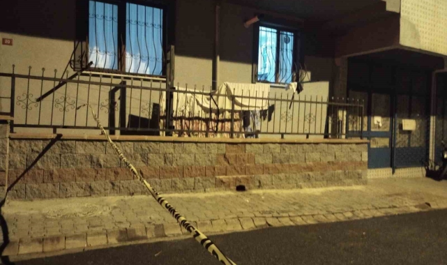 Ümraniye'de saldırganlar bir evi kurşunlayarak kaçtı