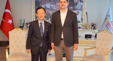 Ünlü Japon mimarın Ataşehir Belediyesi'ni ziyaretinde depreme karşı alınacak tedbirler görüşüldü