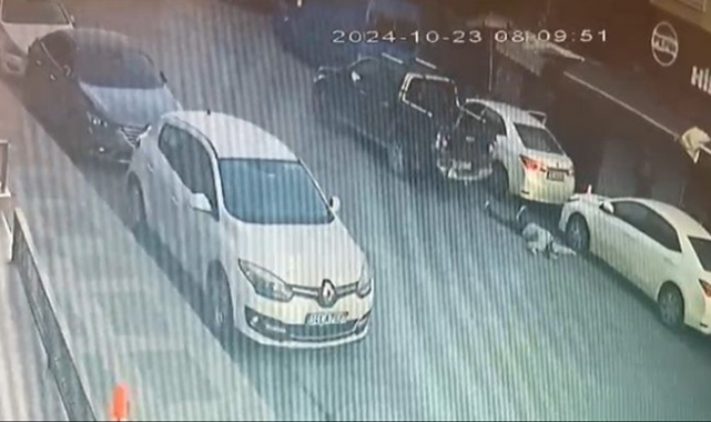 Üsküdar'da polise çekiçli saldırı olayına ilişkin güvenlik kamera görüntüleri ortaya çıktı