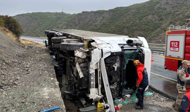 Üzümlü'de tır devrildi: 1 yaralı