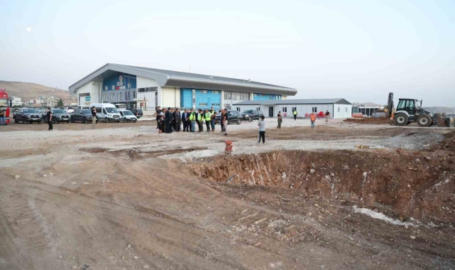 Vali Ekici, Cizre'de 75 yataklı hastane inşaatını yerinde inceledi