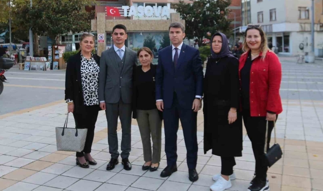 Vali Önder Bakan'dan Taşova'nın örnek muhtarının mahallesine gezi