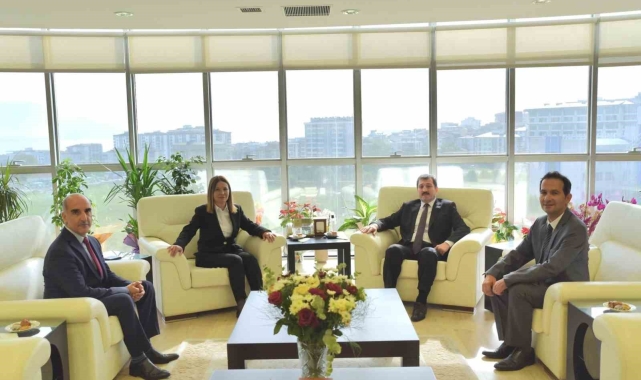Vali ve komutanlardan Rektör Fatma Aydın'a tebrik