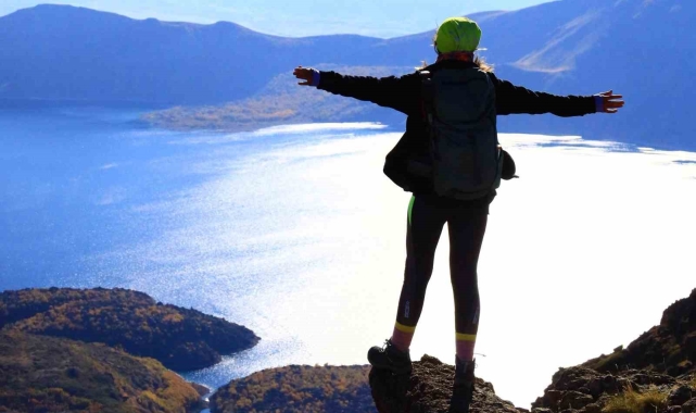 Vanlı dağcılar Nemrut Krater Gölü'nde buluştu