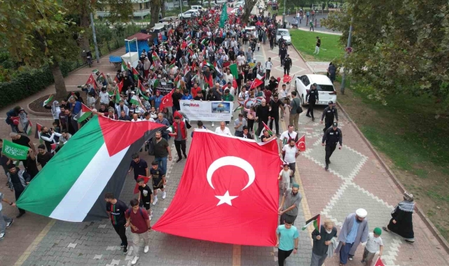Yalova'da Gazze işgalinin 1. yıl dönümünde protesto yürüyüşü