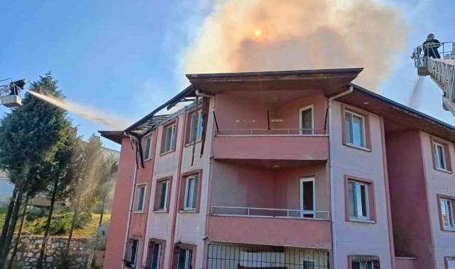 Yalova'da korkutan çatı yangını