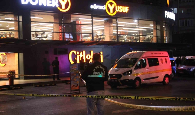 Yan bakma kavgasında öldürülen genç toprağa verildi